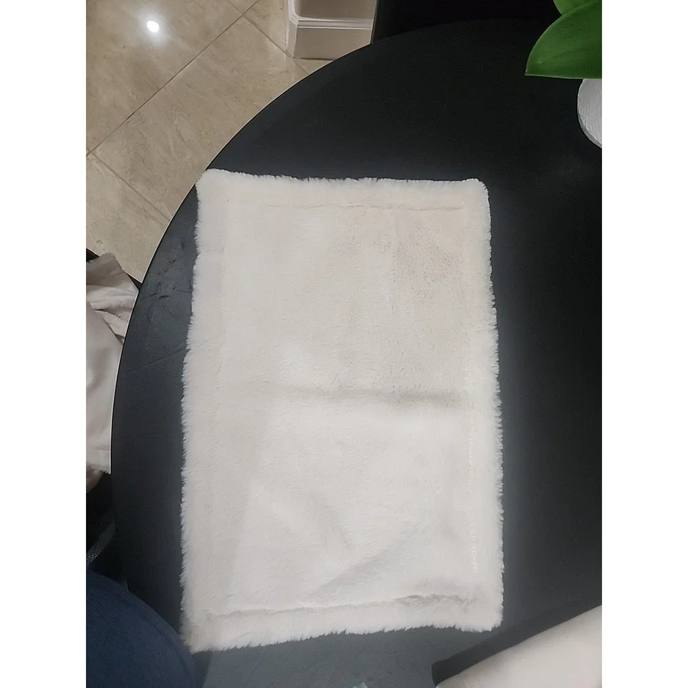 Set of 4 RARE HTF UGG‎ Polar Placemats Snow / White